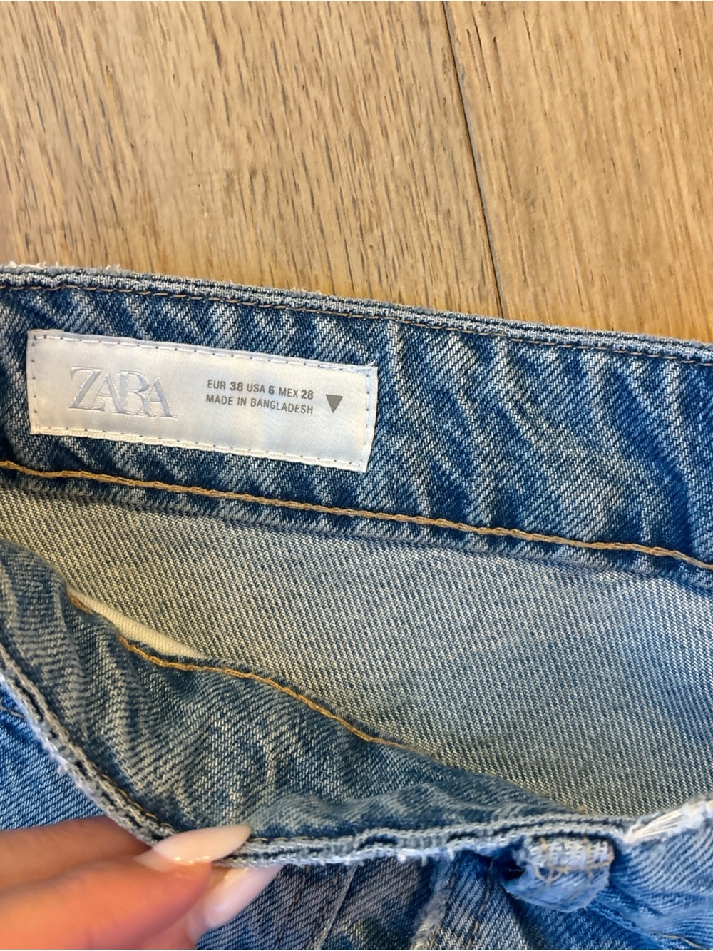 Zara Blue Wide-Leg Jeans with Purple-Pink Sequin Floral Motifs - Picture 5 of 5